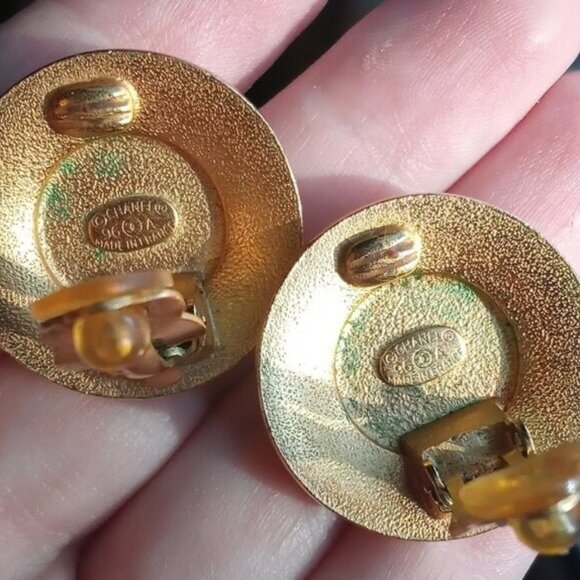 Chanel Vintage Interlocking Clip-On Earrings ๐ค๐คโจ - Picture 9 of 13